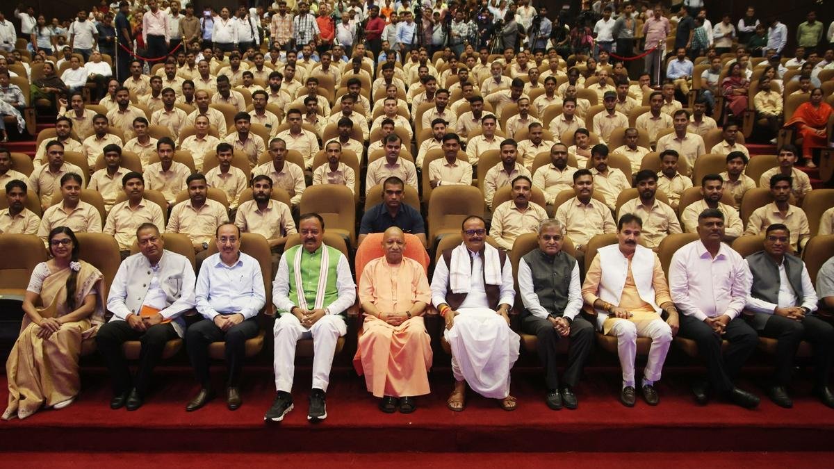 मुख्यमंत्री द्वारा उत्तर प्रदेश आउटसोर्स सर्विस कॉरपोरेशन का शुभारंभ