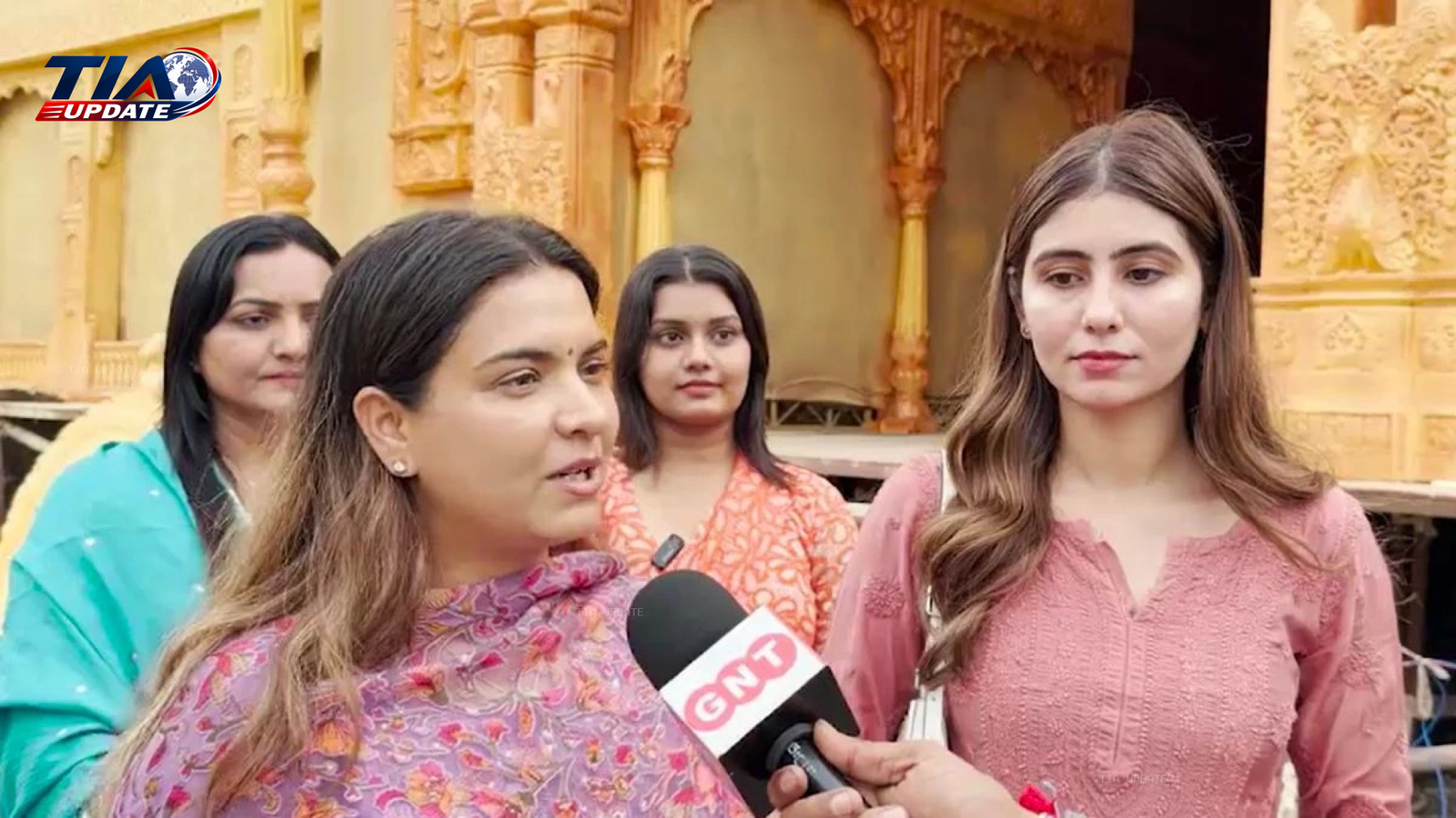सूरत में 22‑फीट ऊँची टिश्यू पेपर की गणेश प्रतिमा, 700 किलो टिश्यू पेपर से बनी अनोखी पंडाल